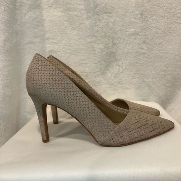 Vince Camuto VP Perri Pumps - Picture 7 of 16